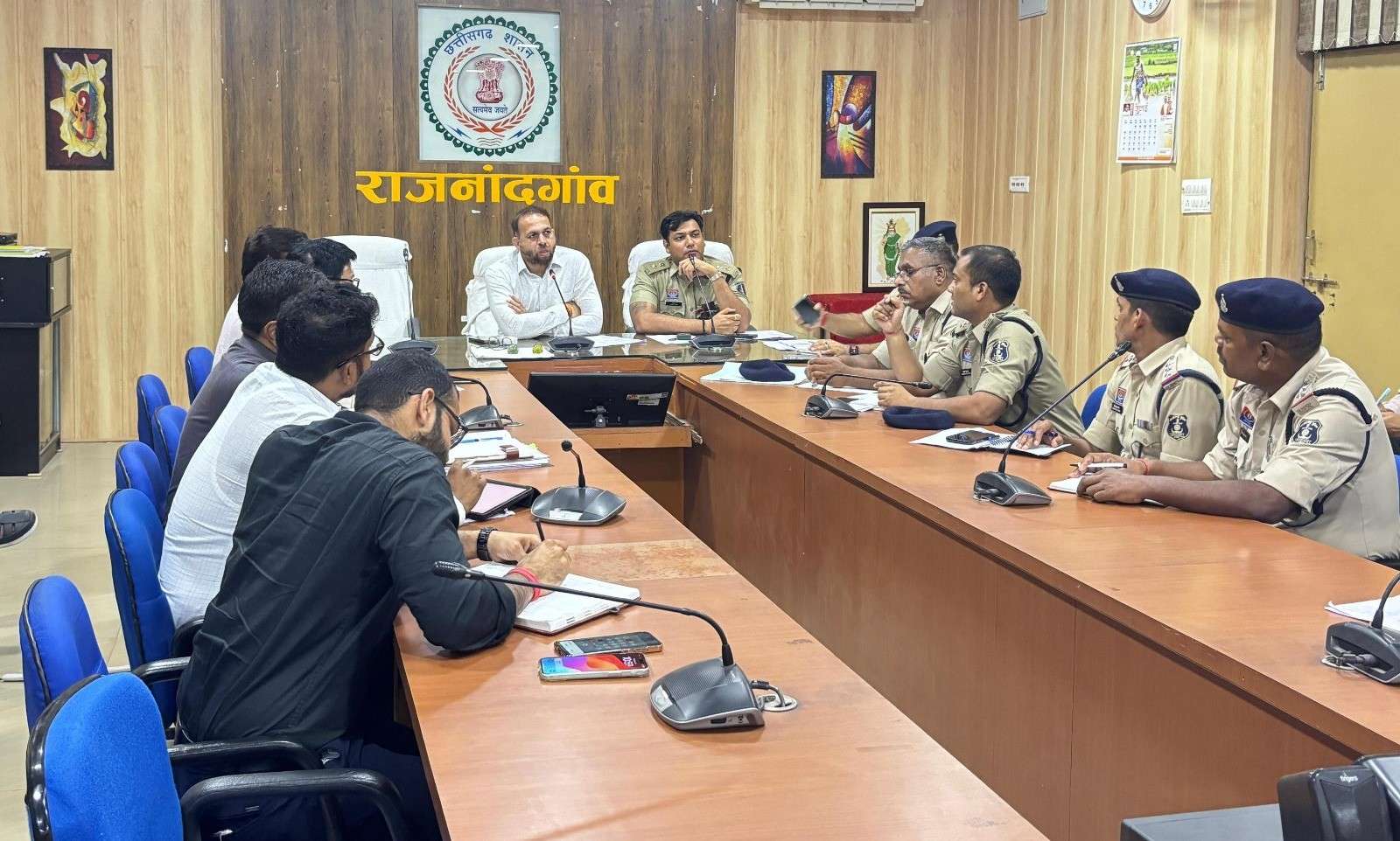 कलेक्टर और एसपी ने कसी कानून व्यवस्था की नकेल, बाढ़ प्रभावित क्षेत्रों पर रहेगी सख़्त निगरानी, अवैध शराब कारोबार पर चलेगा डंडा