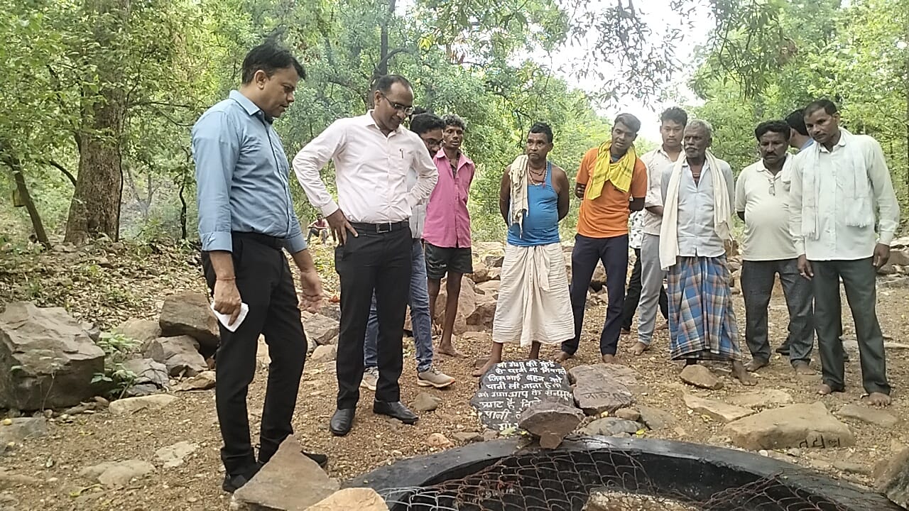 कलेक्टर पहुँचे बाघद्वार, गुफा के विकास को दी रफ्तार, बाघेश्वरी माता के किए दर्शन, पर्यटन विकास की दी मंशा