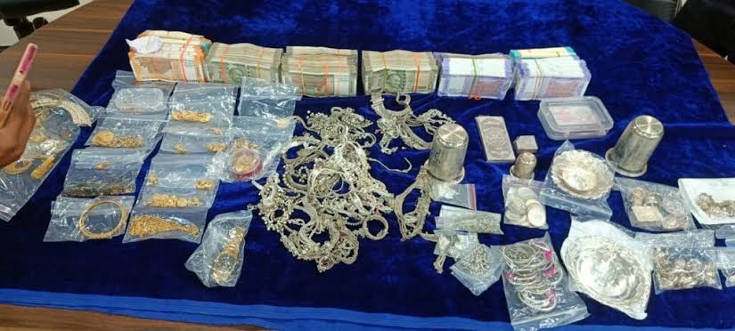 खैरागढ़ कनेक्शन! 50 लाख की चोरी का पर्दाफाश, चोरी का माल जमीन में गाड़कर छुपाया