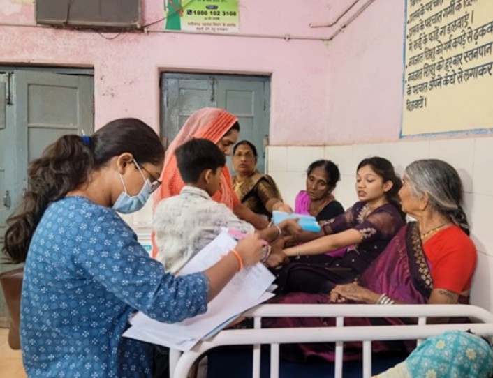 ट्रक की लापरवाही बनी चौथीया की खुशी में मातम: खुर्सीपार चौक पर भीषण सड़क हादसा, 17 चौथीया जा रहे गंभीर घायल
