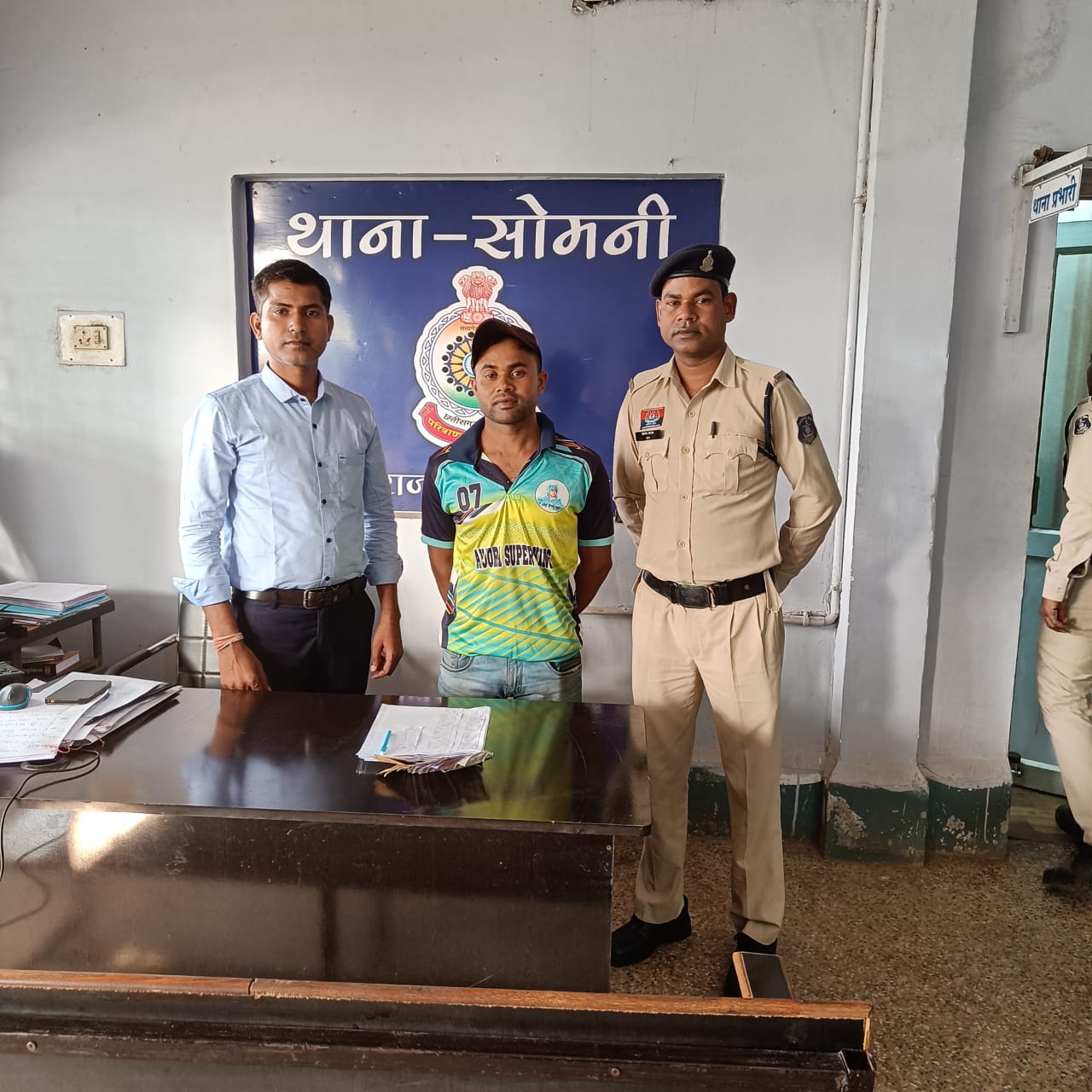 तालाब किनारे सट्टा खिलाता सटोरिया धराया –सोमनी पुलिस की दबिश में हुआ गिरफ्तार
