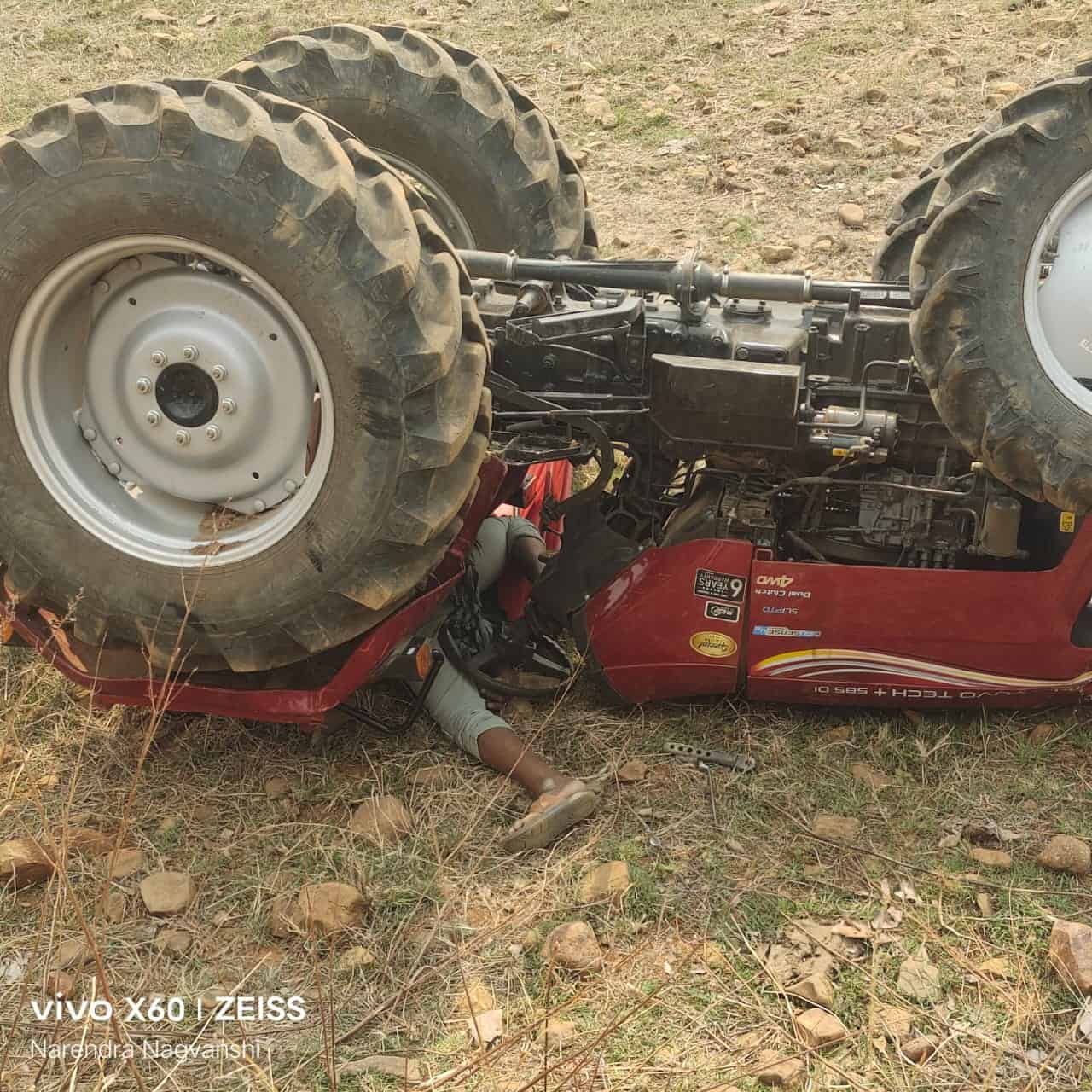 दर्दनाक हादसा : जोताई से लौट रहा था ट्रैक्टर, खेत की मेढ़ ने ले ली जान