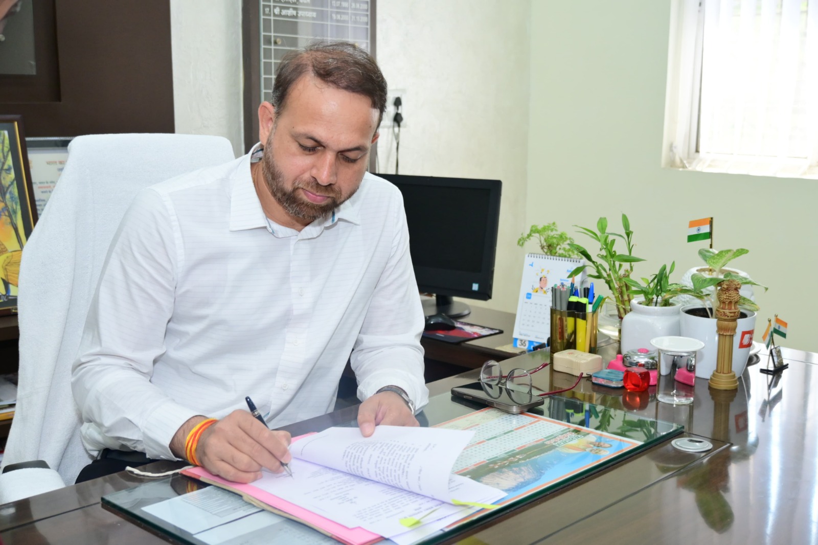 नल से जल नहीं, ठेकेदारों की लापरवाही पर टूटा अनुबंध — जल जीवन मिशन में लापरवाह ठेकेदारों पर कलेक्टर की सख्ती
