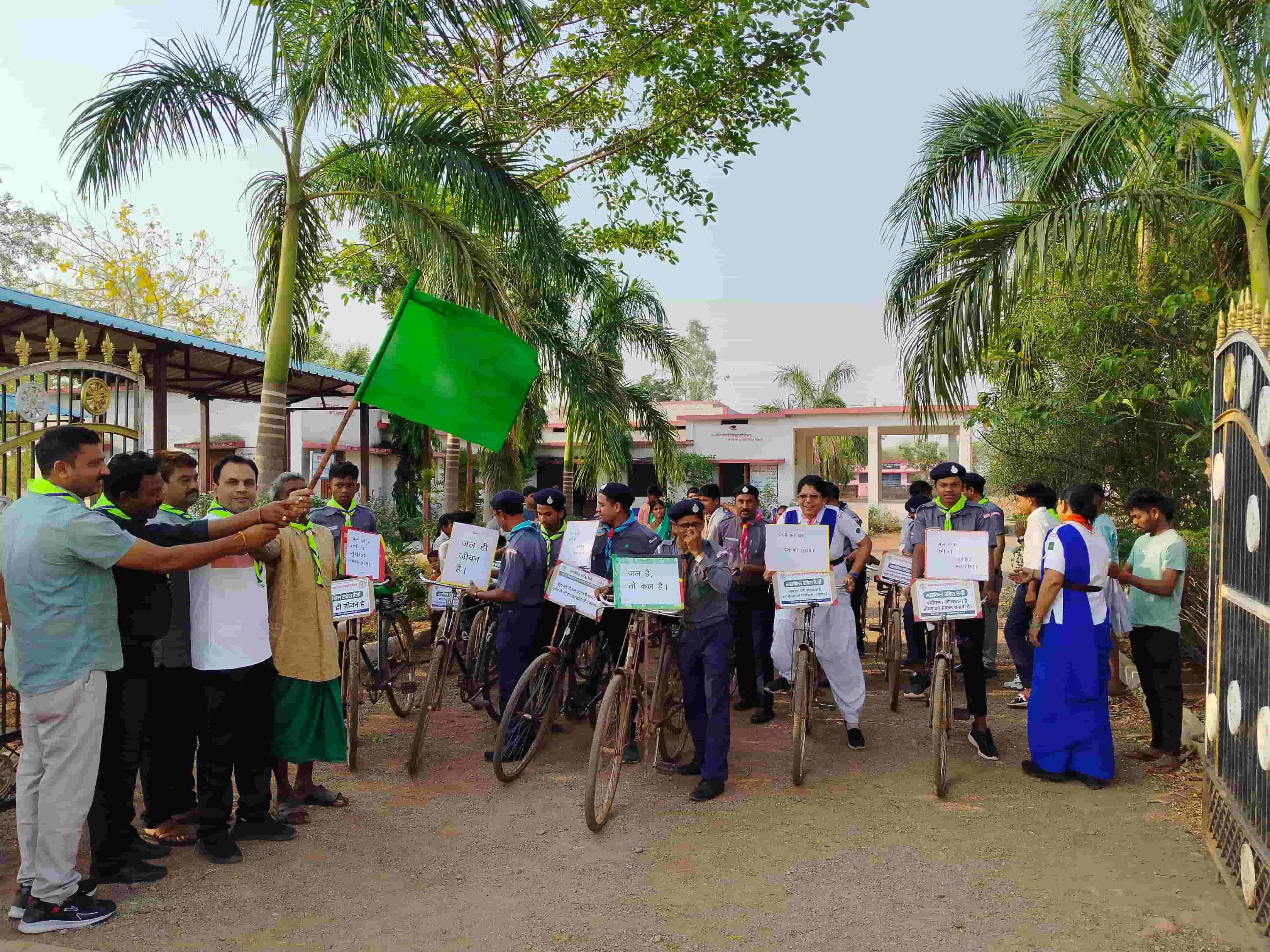 पर्यावरण और जल बचाने सड़कों पर उतरे स्काउट-गाइड, निकाली साइकिल रैली