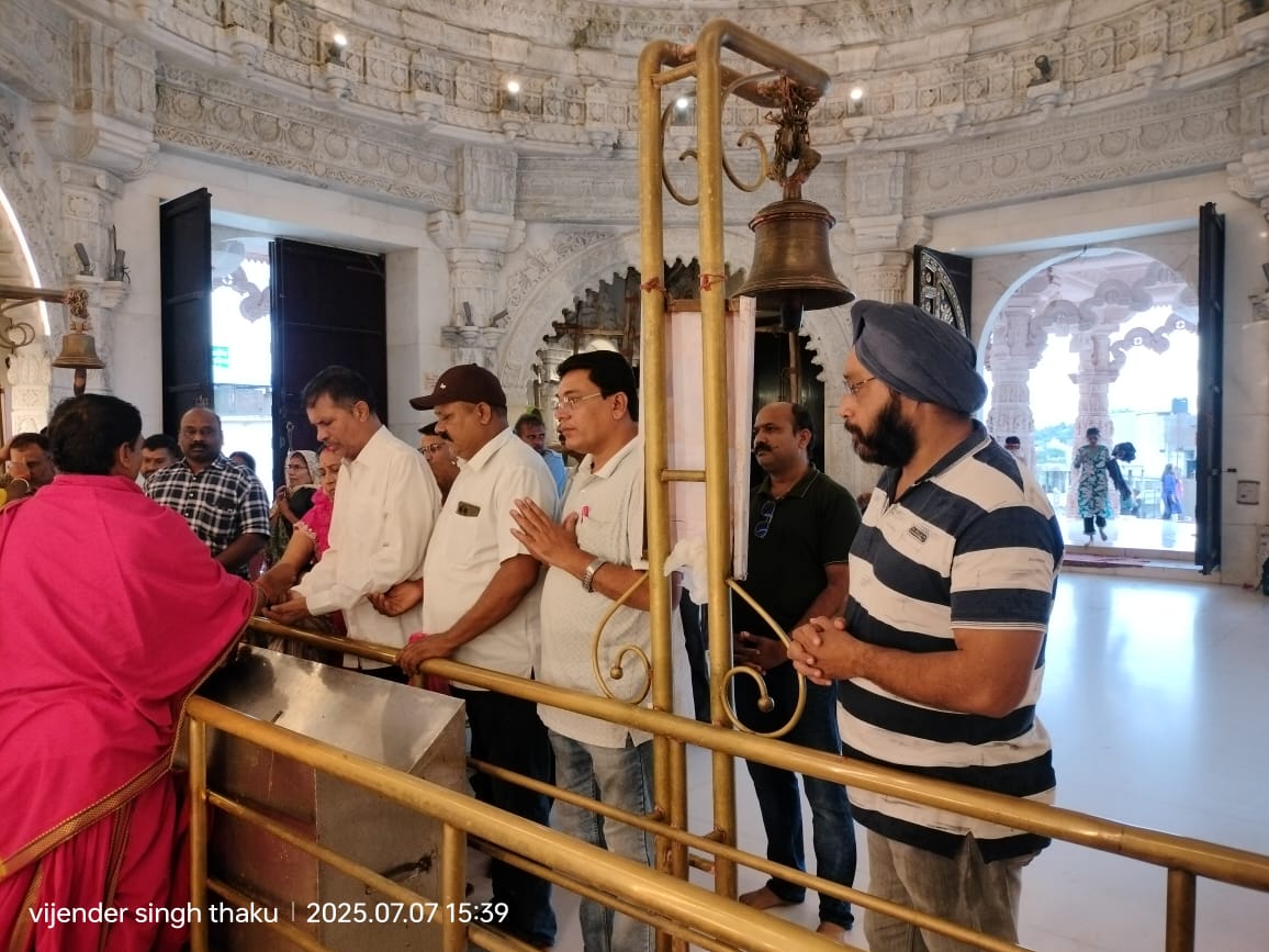 माता के दरबार पहुंचे प्रदेश महामंत्री भारत वर्मा, स्वस्थ होने के बाद मां बम्लेश्वरी का किया धन्यवाद, राजनीति में नई सक्रियता का लिया संकल्प