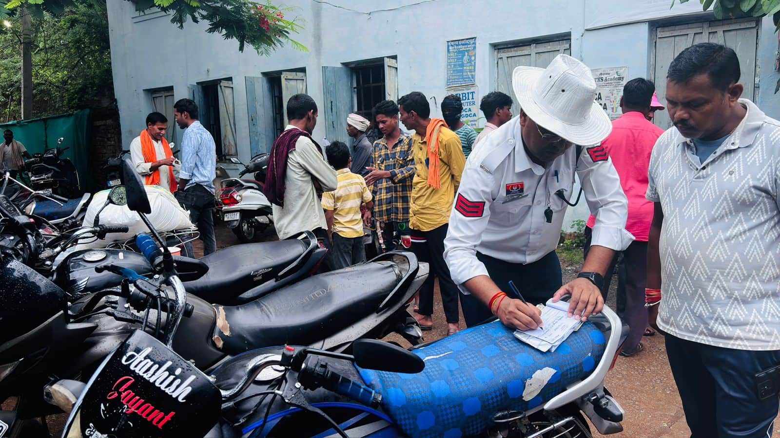 यातायात पुलिस की सख्ती, नियम तोड़ने पर ताबड़तोड़ चालानी कार्रवाई, सड़क पर लापरवाही अब महँगी पड़ेगी!