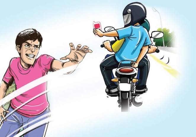 लूटपाट कर भाग रहे थे आरोपी, ग्रामीणों ने घेराबंदी कर पकड़ा — जमकर धुनाई के बाद पुलिस को सौंपा