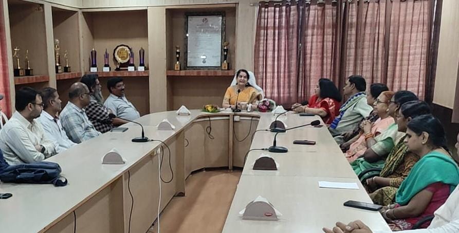 विद्यार्थियों की संख्या में 20% वृद्धि का लक्ष्य, शोधार्थियों को भी मिली राहत – कुलपति डॉ. लवली शर्मा ने ली अधिष्ठाताओं की बैठक